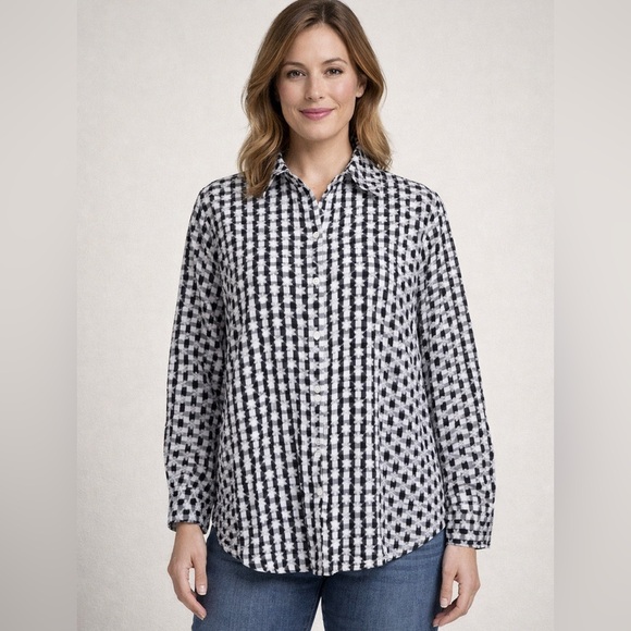 SnoSkins Tops - SnoSkins Black and White Button up Top XL